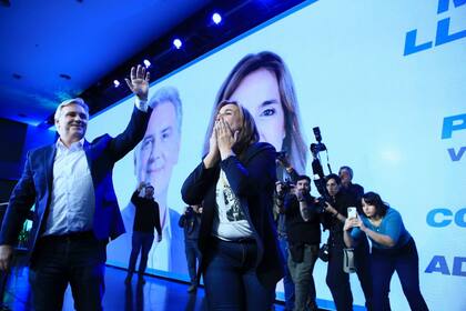 Martín Llaryora la noche de su victoria sobre Luis Juez