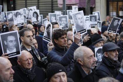 Martín Lousteau en el acto por el aniversario número 29 del atentado a la AMIA