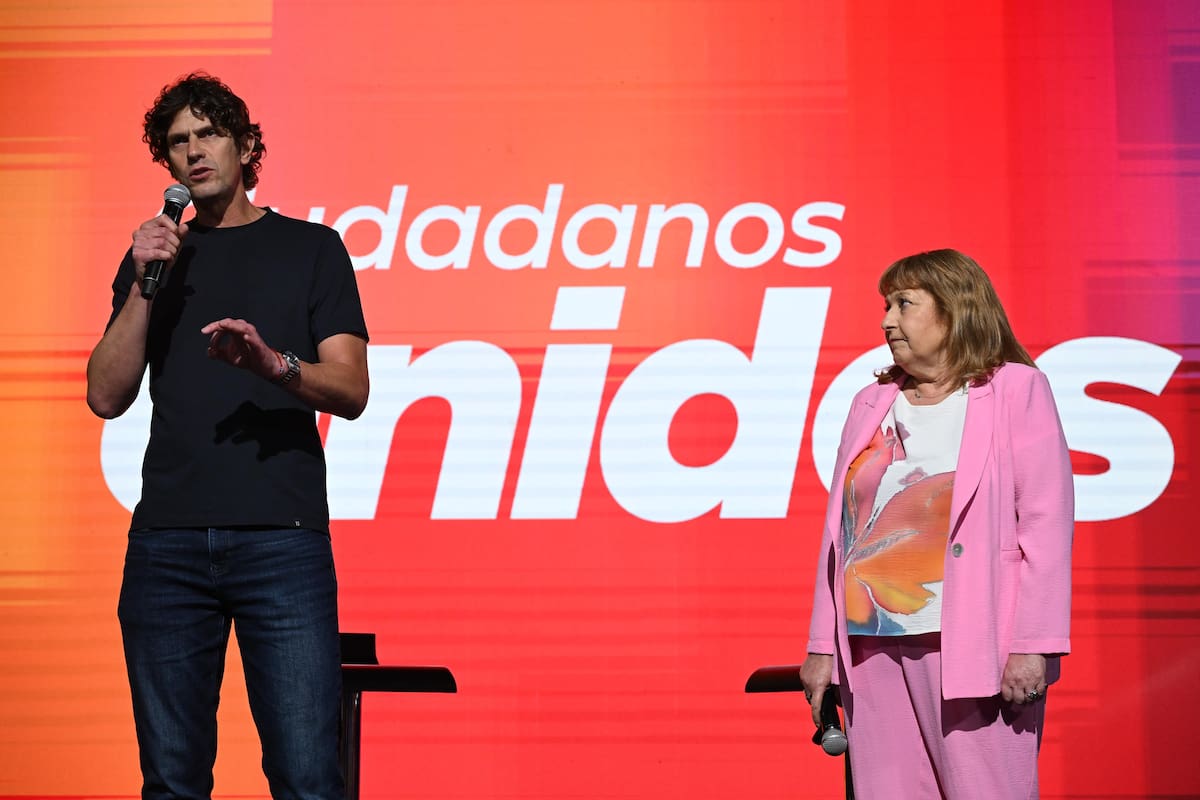 Martín Lousteau junto a Graciela Ocaña durante el cierre de campaña de Ciudadanos Unidos