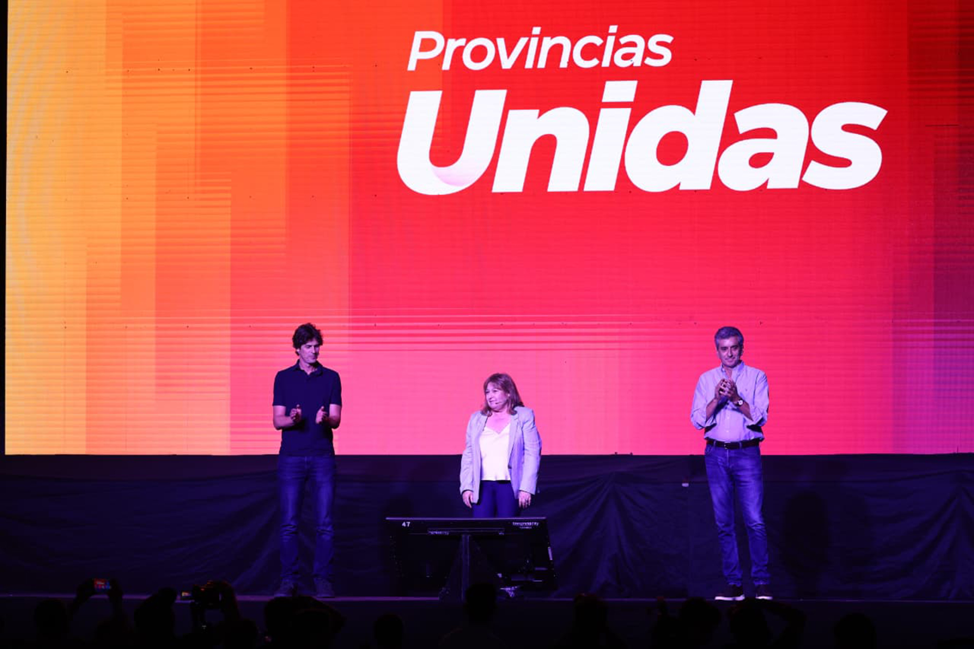 Martín Lousteau junto a Graciela Ocaña durante el cierre de campaña de Ciudadanos Unidos