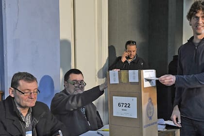 Martín Lousteau votó en el instituto Ambrosio Tognoni del barrio de Palermo.