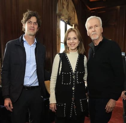 Martín Lousteau y Carla Peterson junto al director James Cameron