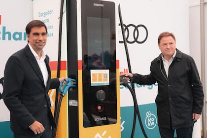 Martín Massimino, director de Ventas de Volkswagen, y Conrado Wittstatt, gerente general de Audi