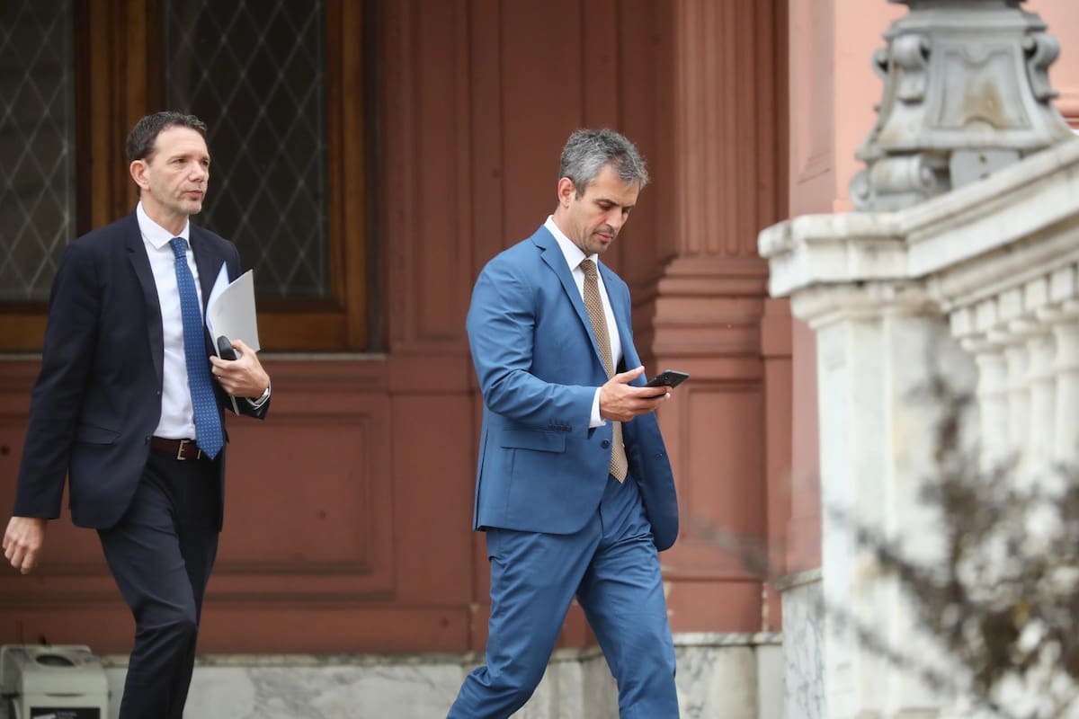 Martín Menem, titular de la Cámara de Diputados, sale de la Casa Rosada; el oficialismo estaría cerca de reunir los apoyos para sostener el veto de Milei a la actualización de las jubilaciones