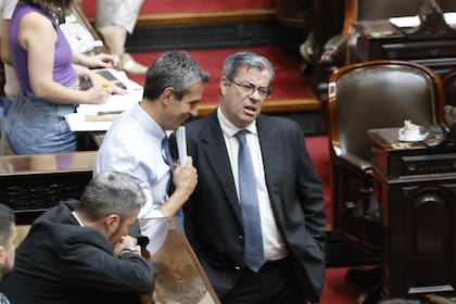 Martín Menem y Germán Martínez, en la Cámara de Diputados