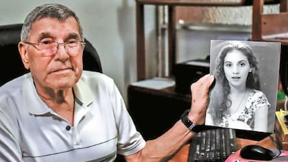Martín Mestre guarda en su casa los documentos e imágenes recopilados durante todo este tiempo de investigación (Crédito: ZonaCero)