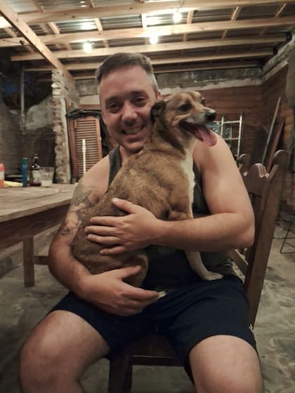 "Martín no es solo un perro; es mi compañero, mi confidente, mi mejor amigo".