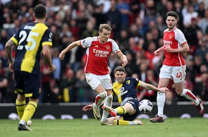 Martin Odegaard hace su magia; el volante es una de las grandes figuras de Arsenal