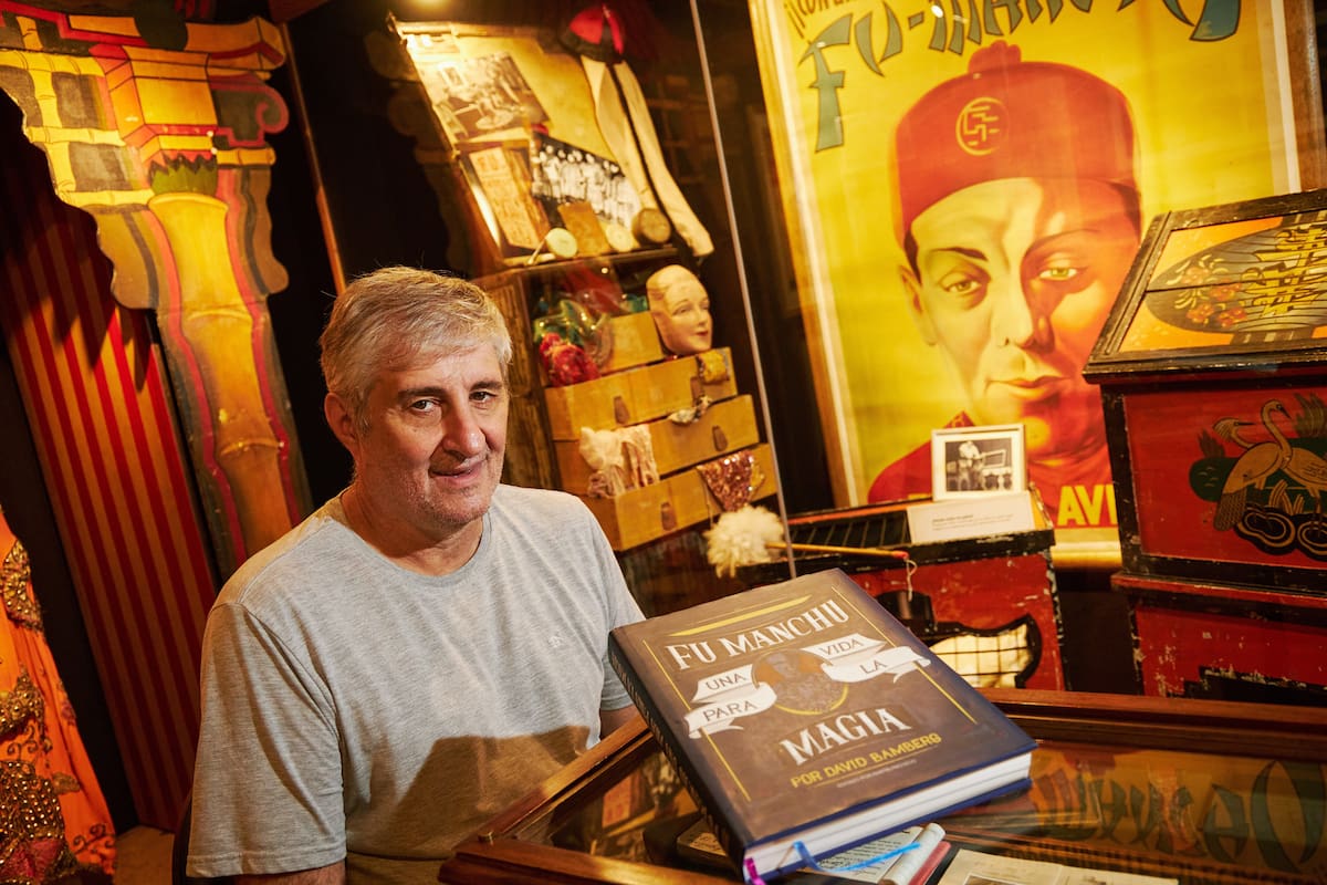 Martín Pacheco entrevistó a herederos de Fu Manchú y buscó documentos olvidados en bibliotecas privadas