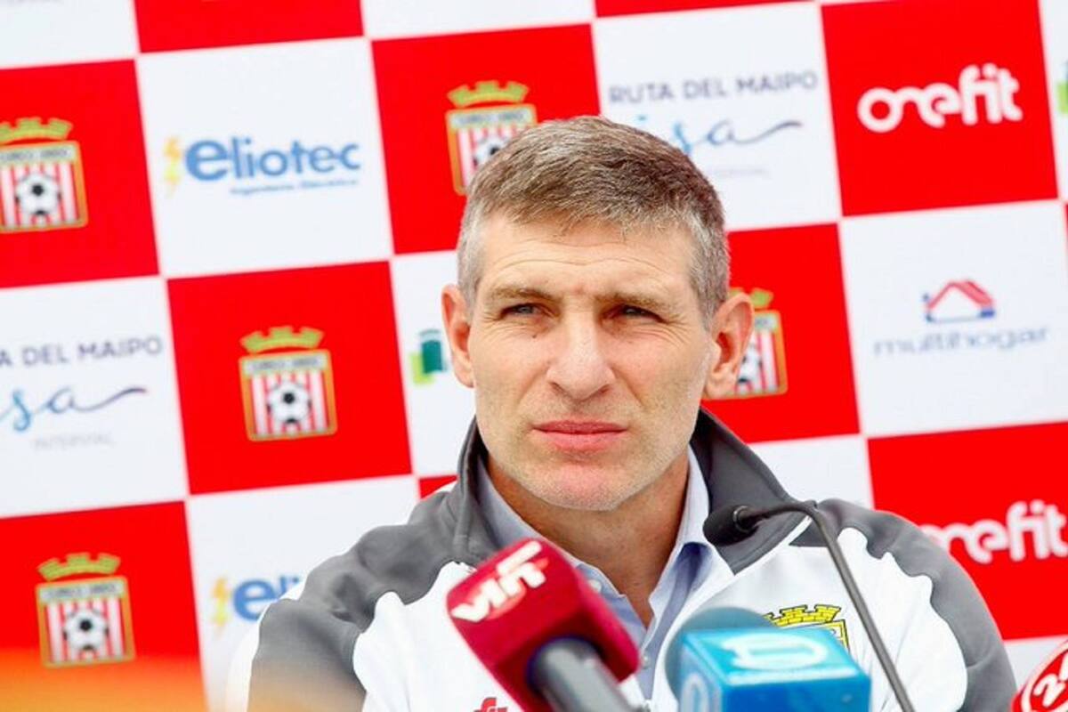 Martín Palermo fue presentado como nuevo DT de Curicó Unido