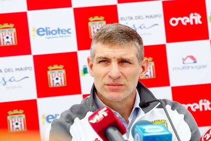 Martín Palermo fue presentado como nuevo DT de Curicó Unido