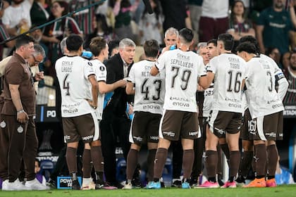 Martín Palermo y los contrastes: en la Copa Libertadores, Platense jugó los cuartos de final; en el torneo Clausura, solo cosechó ocho de 21 unidades