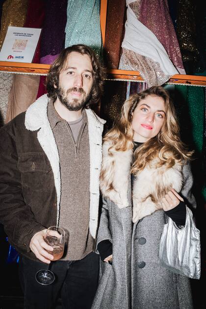 Martín Piroyanski y Vanesa Krongold en el local de telas en Once