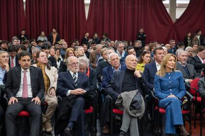 Martín Redrado recibe el doctorado honoris causa de la Universidad Nacional de La Matanza