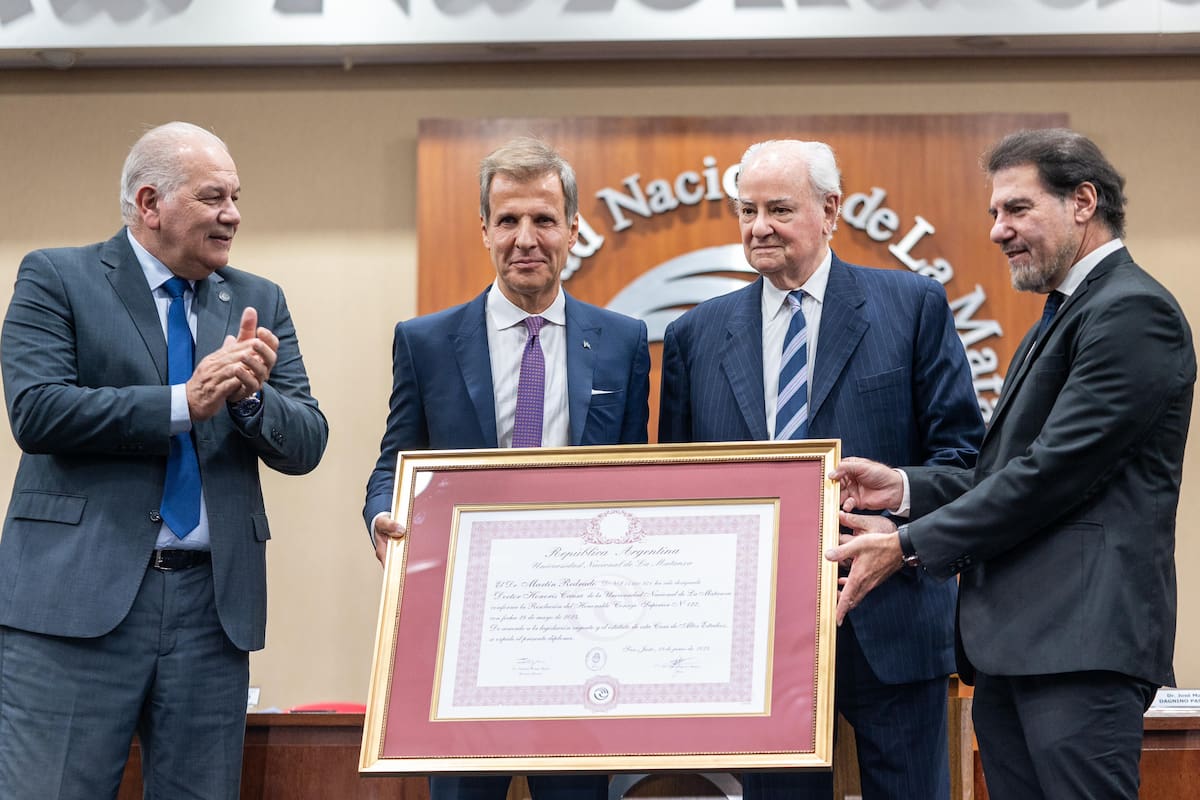 Martín Redrado recibe el doctorado honoris causa de la Universidad Nacional de La Matanza