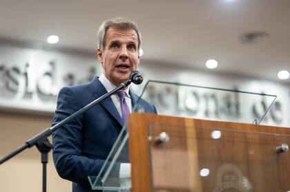 Martín Redrado recibe el doctorado honoris causa de la Universidad Nacional de La Matanza