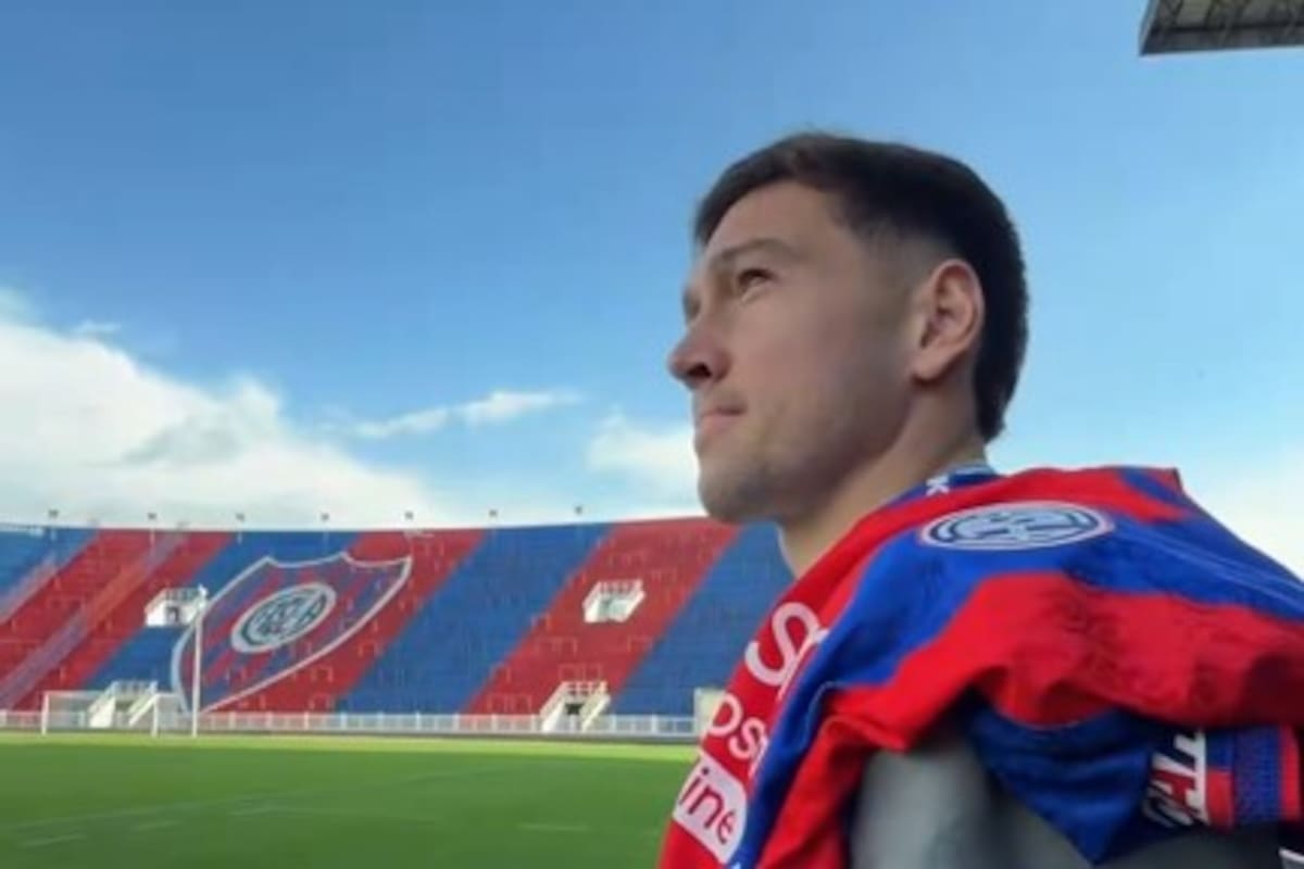 Martín Río, volante central, en su presentación con la camiseta de San Lorenzo