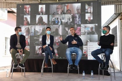Martín Rodríguez, Luana Volnovich, Andrés Larroque y Juan Zabaleta, durante un acto en Hurligham