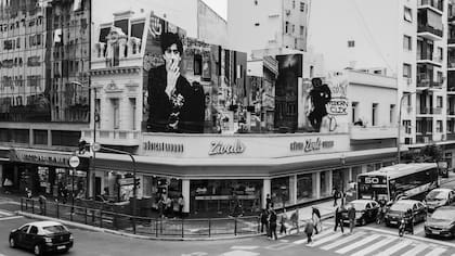 Martín Ron realizó "Modern Streets", en homenaje a Charly García y Clics Modernos