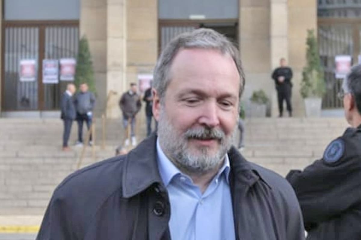 Martín Sabbatella en la puerta de Comodoro Py