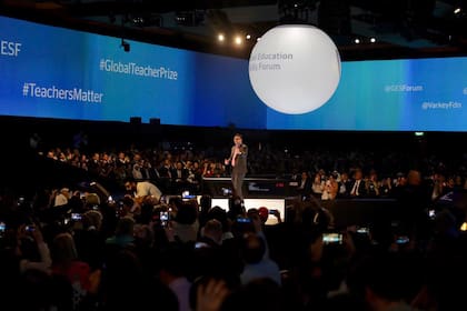 Martín Salvetti primer argentino final Global Teachers Prize (GTP), premio Fundación Varkey, mejores maestros del mundo; mejor maestro; Dubai, Global Education Skills Forum 2019