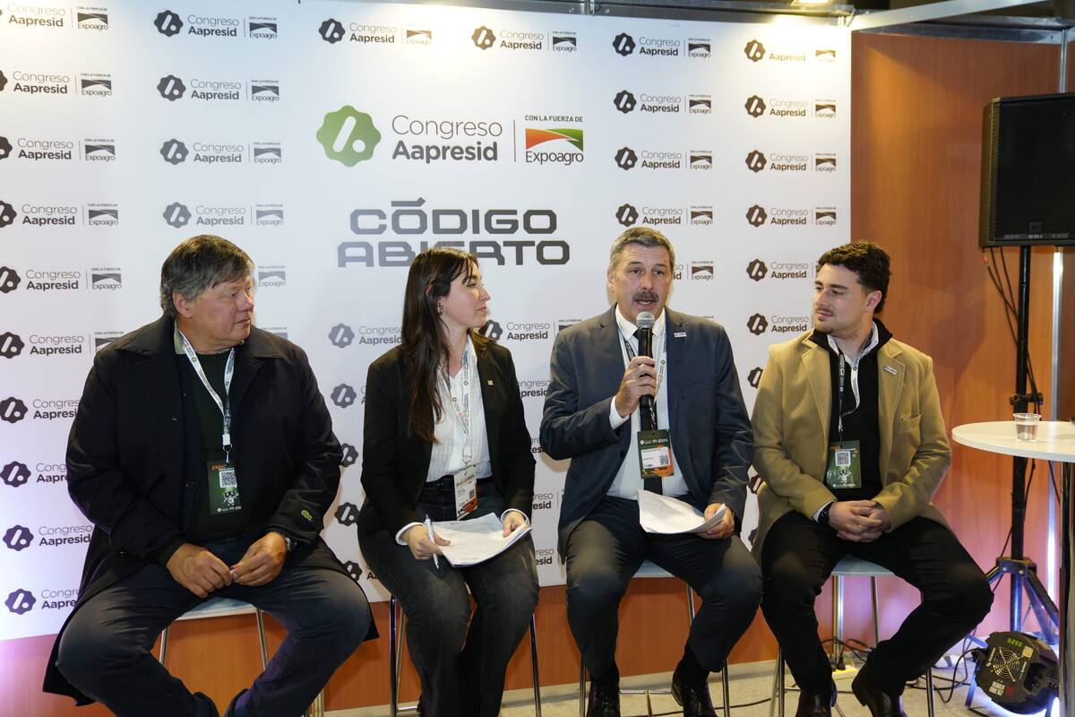 Martín Schvartzman, CEO de Exponenciar; Brenda Quattrini, del equipo de comunicación de Exponenciar, Enrique Bertini, presidente de Cafma, y Marco Stiuso, coordinador general de Cafma