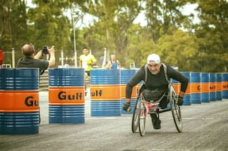 Abren cuenta para colaborar con la compra de una silla de ruedas de competencia para Martín Sharples
