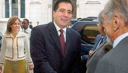 Martín Torrijos (centro) y su mujer, Viviana