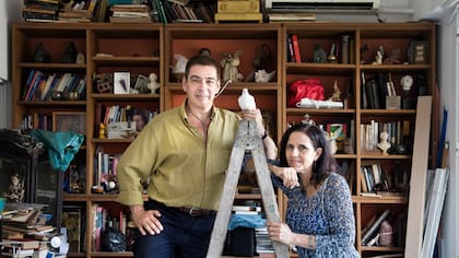 Martín y Marta Eloísa, dos bisnietos orgullosos y estudiosos del poeta