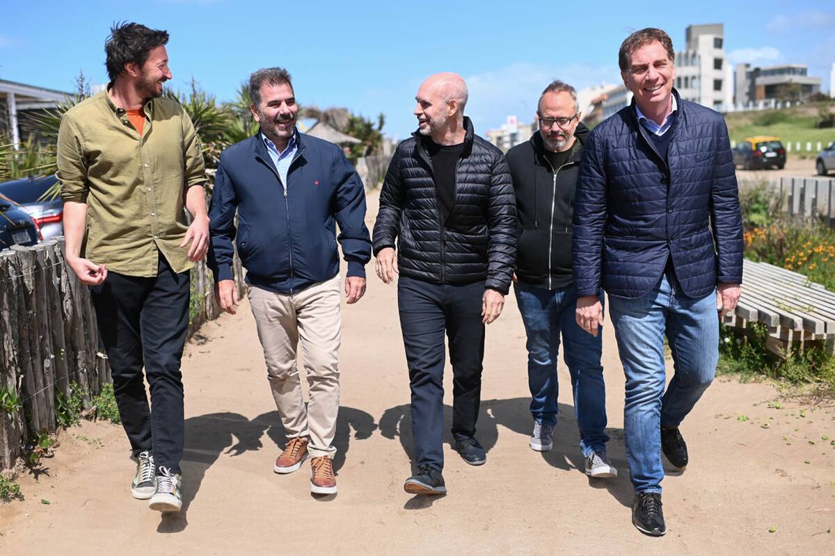 Martín Yeza, Cristian Ritondo, Horacio Rodríguez Larreta, Diego Valenzuela y Diego Santilli, de campaña electoral por Pinamar
