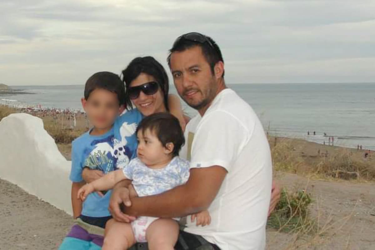 Martina Sepúlveda, junto a sus padres y su hermano