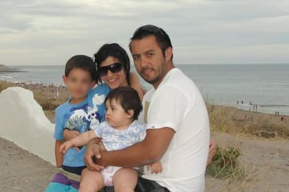 Martina Sepúlveda, junto a sus padres y su hermano