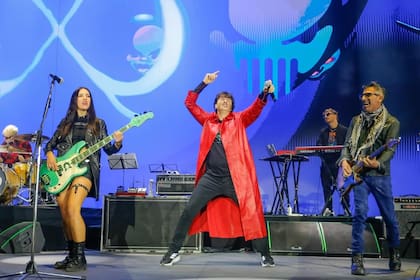 Martínez fue quien eligió a la bajista para que se sumara a la banda (Foto: Instagram @lulibass)