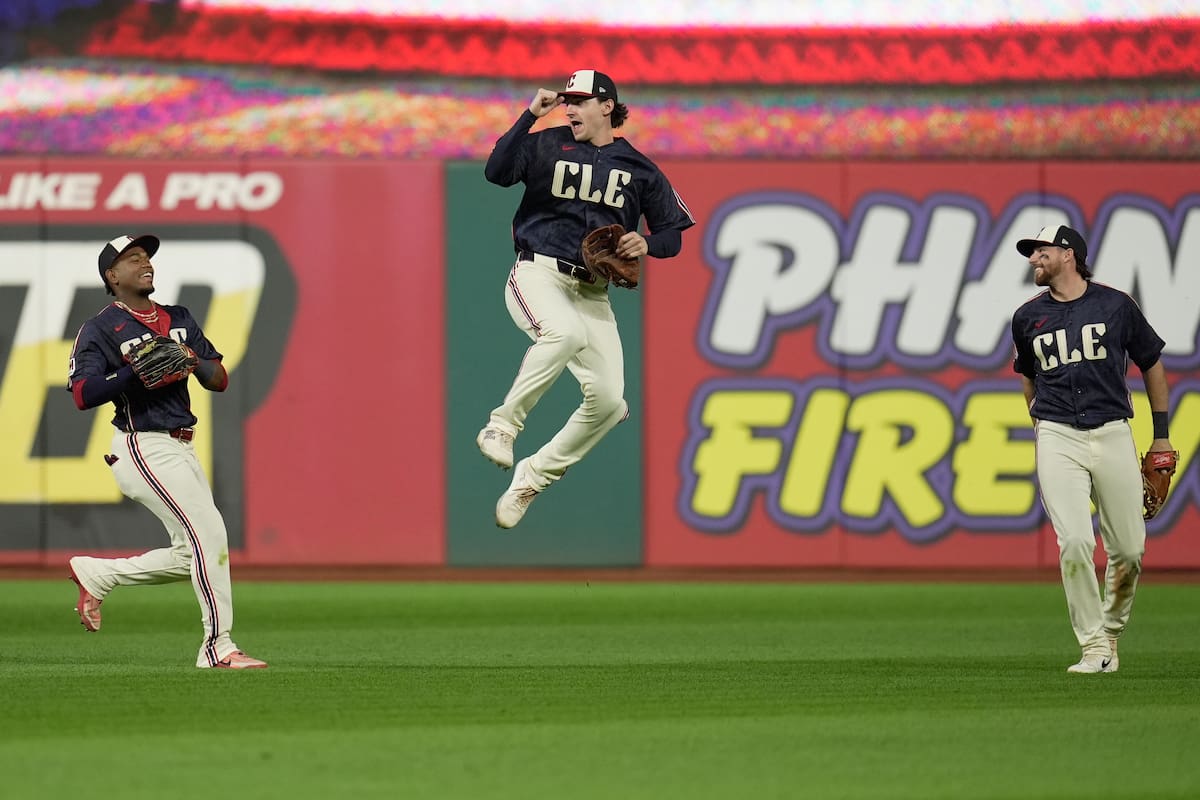 Martínez logra hit clave y gran jugada defensiva en triunfo 4-3 de Guardianes ante Medias Rojas