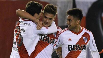 Martínez Quarta celebra el gol de la victoria ante Aldosivi