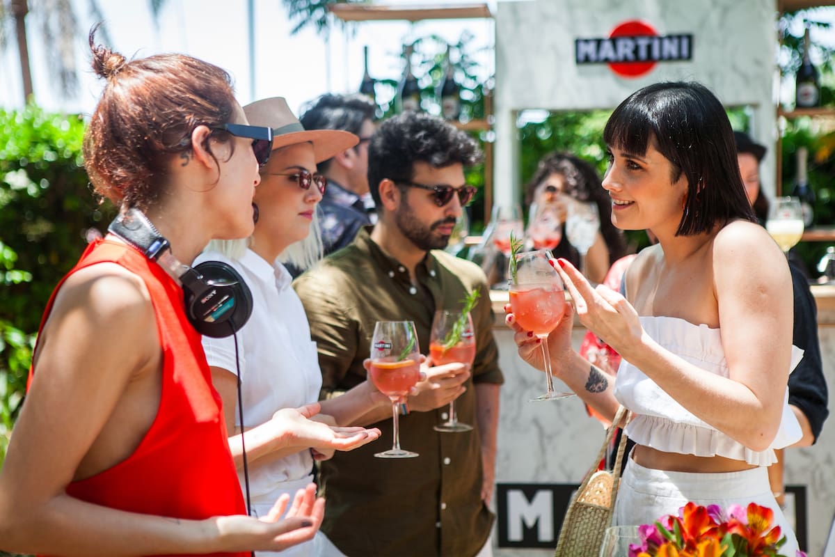 Martini le dio la bienvenida al calor con una Terrazza Martini y un Asti Brunch, dos ciclos ideados para disfrutar la nueva carta de cócteles creada con su espumante italiano dulce más trendy