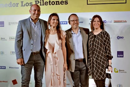 De izquierda a derecha: Martiniano Molina e Ileana Luetic; Diego Valenzuela y Daniela Reich