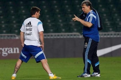 Martino, con Messi, durante su paso por la selección argentina