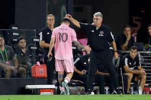 Messi salió con una molestia y Martino sembró dudas sobre su presencia en la próxima final de Inter Miami