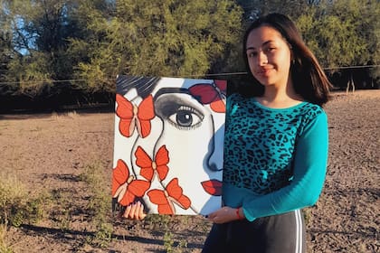 Maru cree que la pintura puede ayudar a que los niños contemplen el lugar donde viven y revaloricen el campo