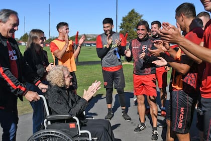 Maruca fue invitada al entrenamiento compartió un hermoso momento con el plantel y cuerpo técnico