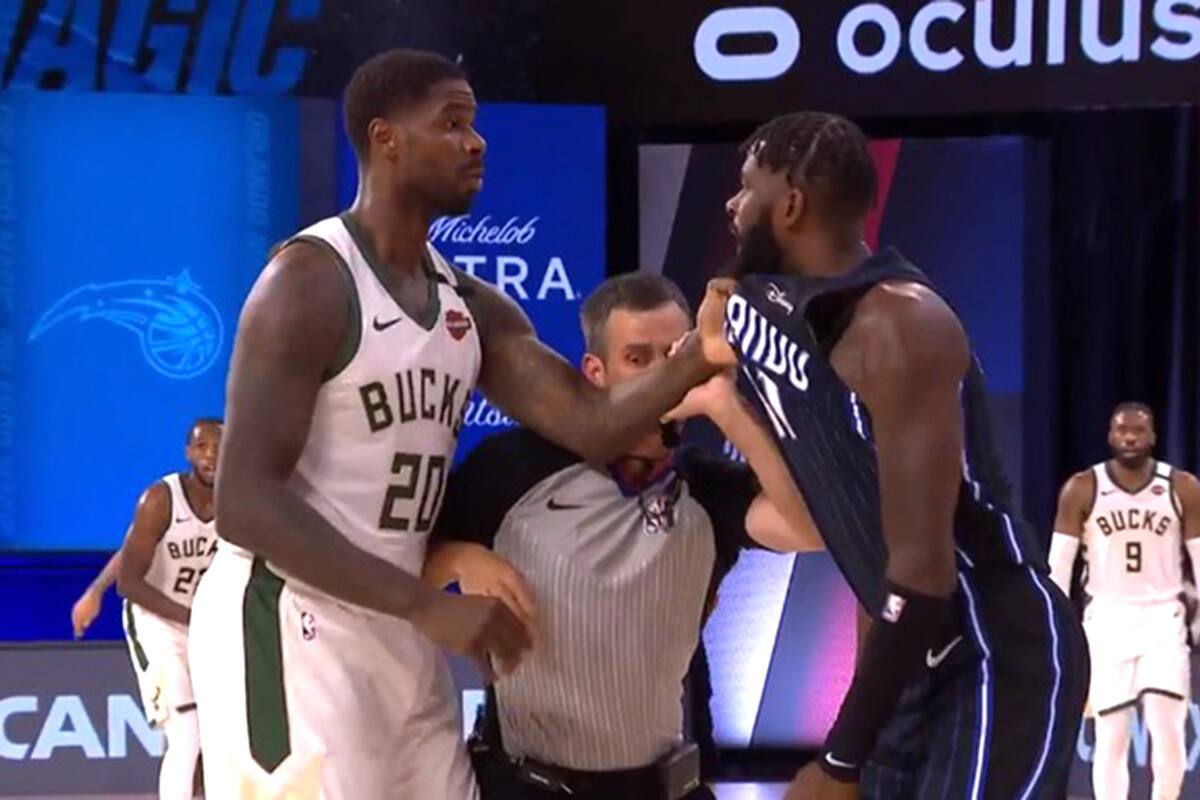Marvin Williams (20) y James Ennis terminaron a los golpes luego de disputar un rebote
