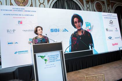 Mary Kay Carlson, encargada de negocios de Estados Unidos en Argentina