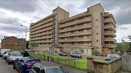 Mary vivía sola en el tercer piso de este edificio en el área de Glasgow