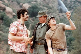 Peleas, recelos y un rodaje caótico para la sátira de guerra que hizo historia