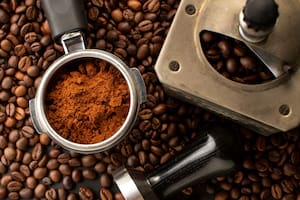 Más allá de dos tazas y media de café al día, la ventaja se estancó, posiblemente porque existe un límite a la cantidad de cafeína que nuestros cuerpos pueden metabolizar, dijeron los investigadores