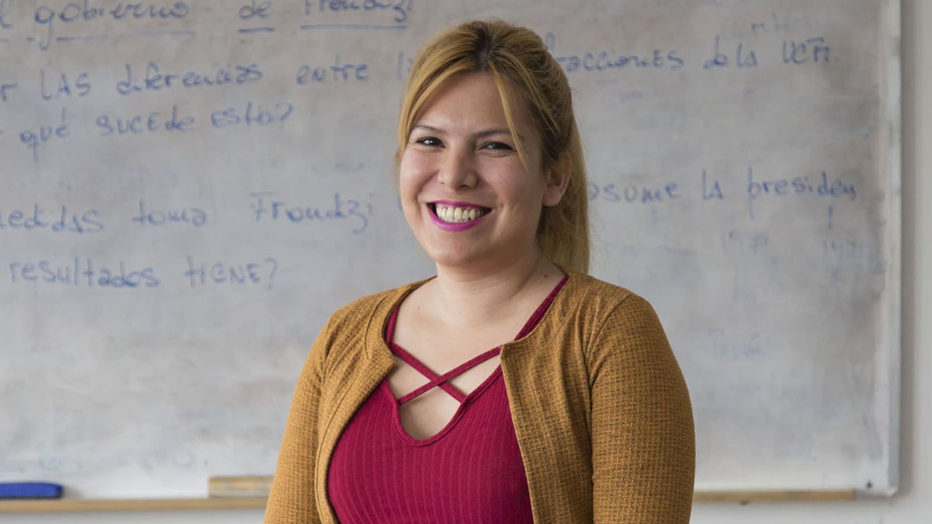 Más allá de logros como la ley de identidad de género, siguen siendo uno de los grupos más vulnerados y con una expectativa de vida de 35 años; Luli Arias es docente en el Bachillerato Popular Trans Mocha Celis, el primero de su tipo en el mundo