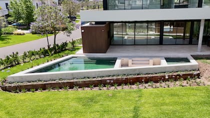 Más allá de ser solo natatorios, las piletas son hoy centros de entretenimiento para grandes y chicos, además de aportar un valor paisajístico clave