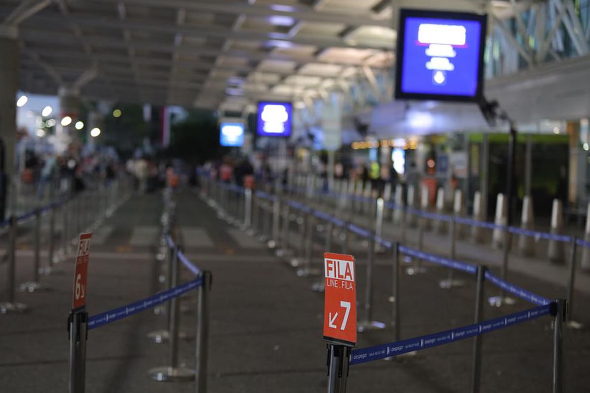 Más allá del cierre de fronteras con algunos países también se dispuso que haya una plaza de 2000 pasajeros internacionales diarios