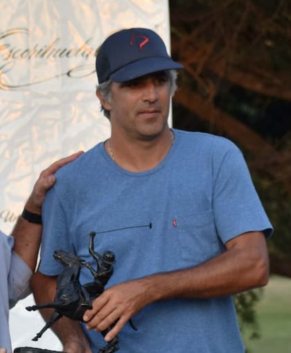 Más bien introvertido, hincha de River, creyente, Diego Araya tiene 42 años y dos hijos; juega de back y tiene 7 tantos de handicap.